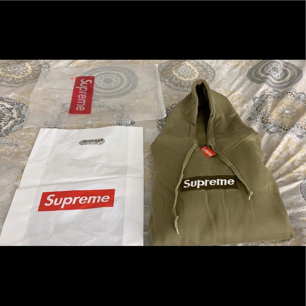 Supreme hoodie